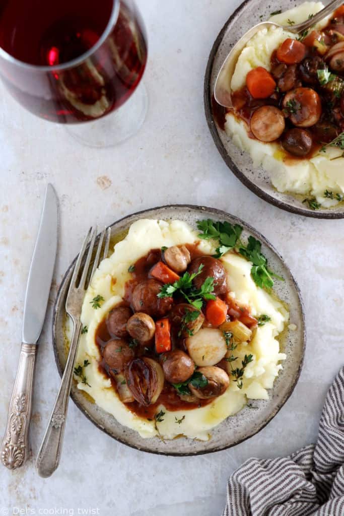 Osez le bourguignon végétarien avec ce bourguignon de champignons, à la fois généreux, riche en saveurs et réconfortant.