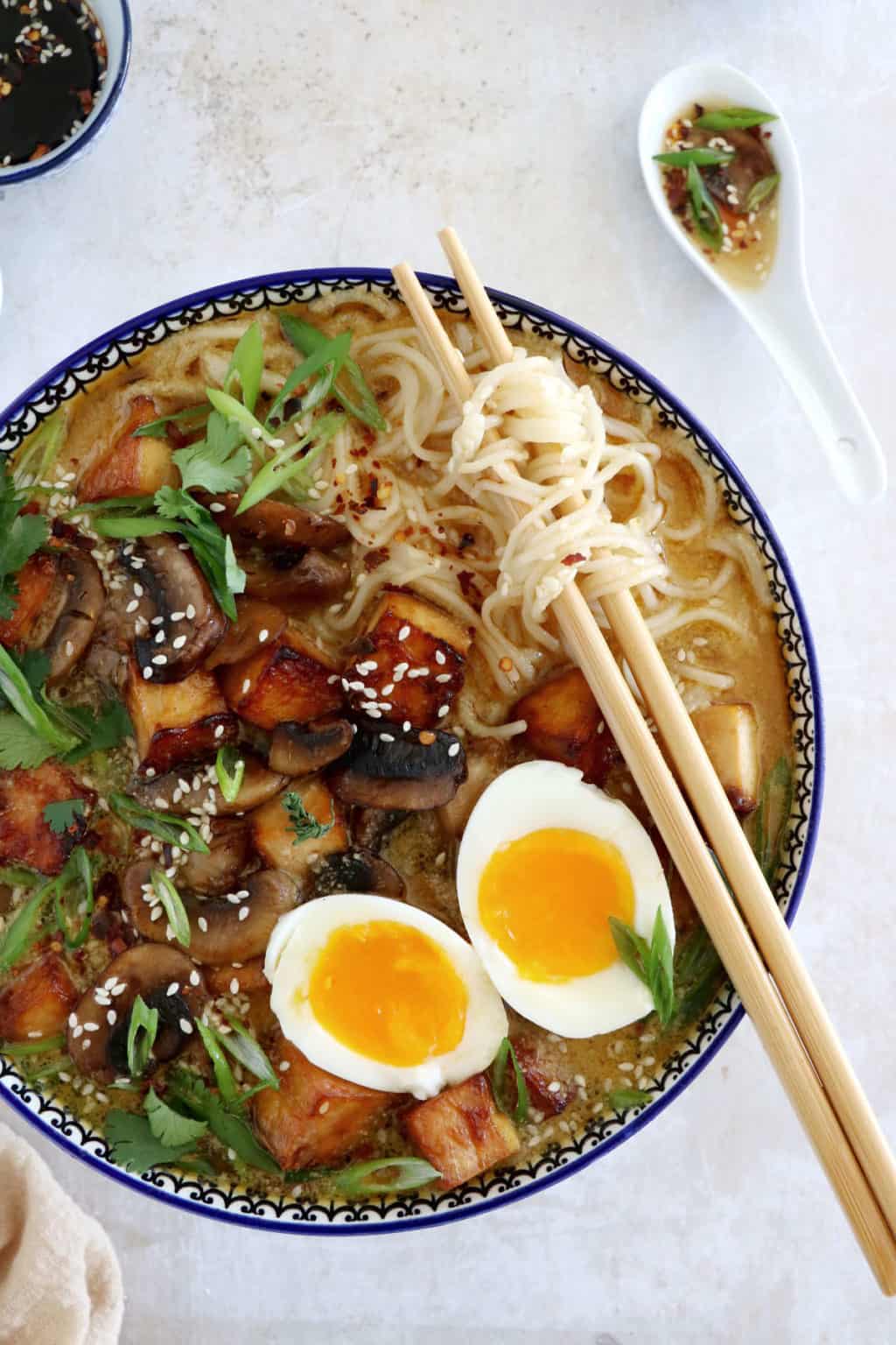 Ramen Au Miso, Champignons Et Tofu - Del's Cooking Twist