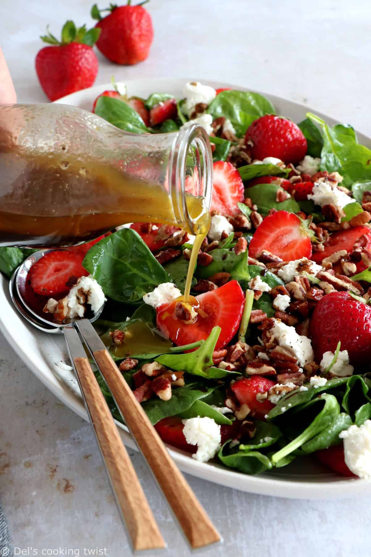 Strawberry Spinach Salad with Goat Cheese - Del's cooking twist