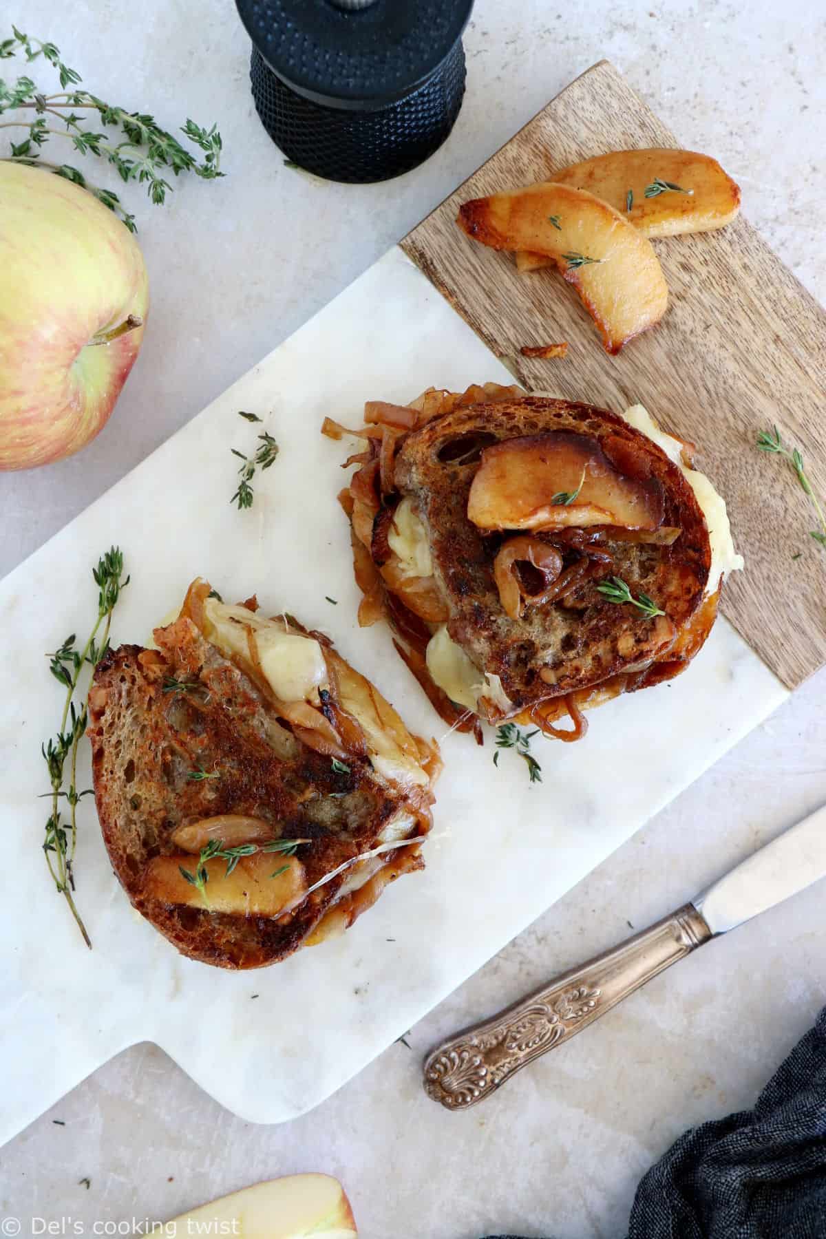 Grilled cheese aux pommes et oignons caramélisés Del's cooking twist