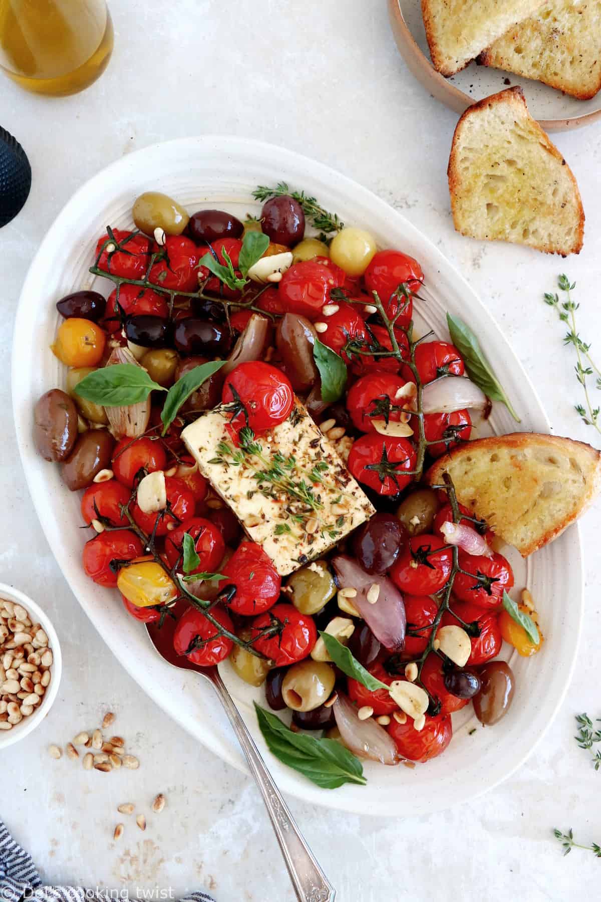 Salade tomates, fraises et feta - Recettes de cuisine Ôdélices