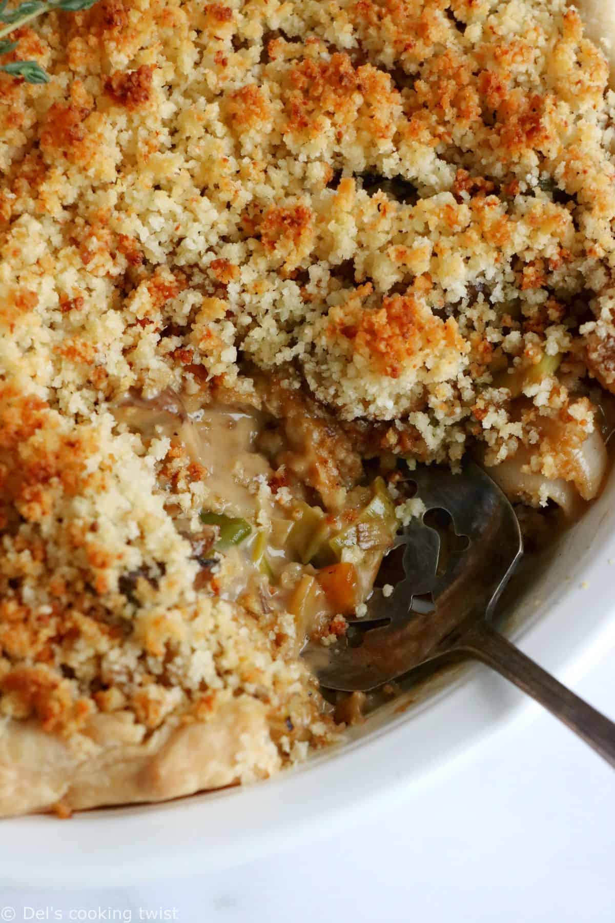 This vegetarian pot pie with crumble topping features some leek, shallots and mushrooms deglazed with white wine, and then coated in a creamy bechamel sauce.