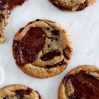 Retrouvez dans ces cookies à l'espresso et au chocolat noir des saveurs intenses et une texture parfaite.