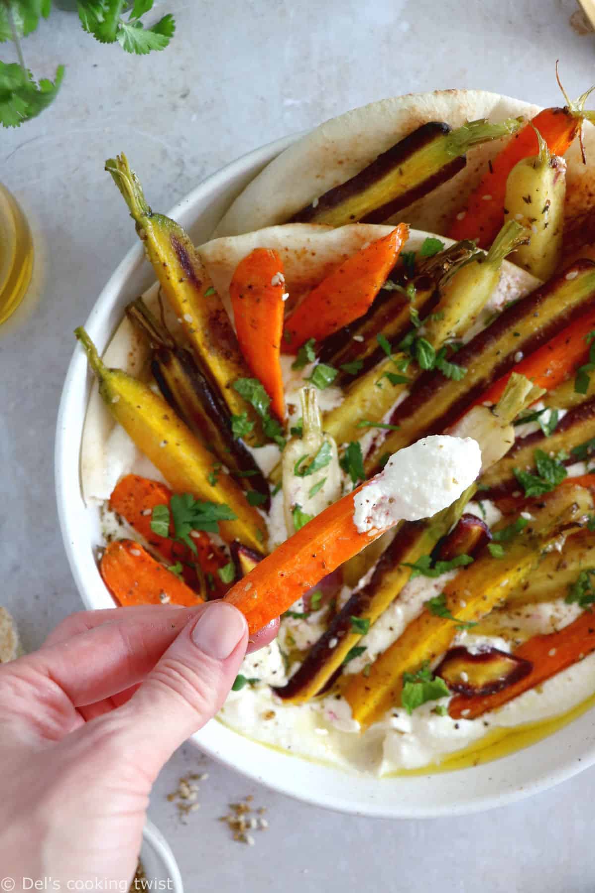 Les carottes rôties au za'atar et crème de feta (ou whipped feta en anglais), c'est une recette idéale pour l'apéro ou en plat principal.