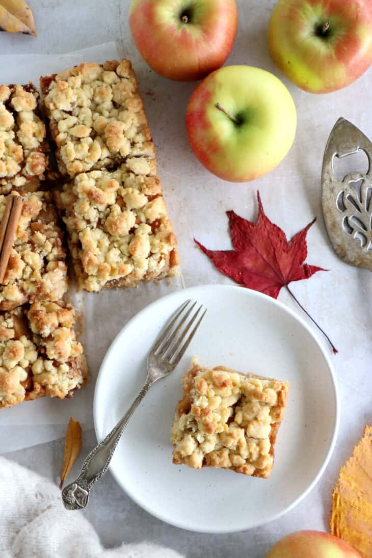 You'll love these EASY apple crumble bars! They feature a simple shortbread crust for both the bottom and the top crumble part, and a soft apple cinnamon filling inside.