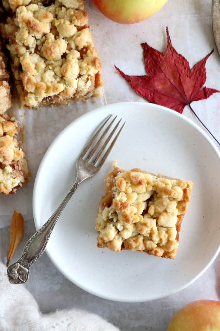 You'll love these EASY apple crumble bars! They feature a simple shortbread crust for both the bottom and the top crumble part, and a soft apple cinnamon filling inside.