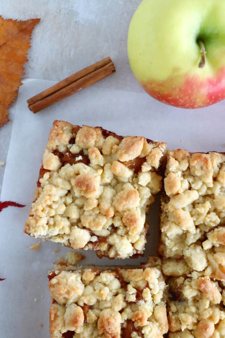 You'll love these EASY apple crumble bars! They feature a simple shortbread crust for both the bottom and the top crumble part, and a soft apple cinnamon filling inside.