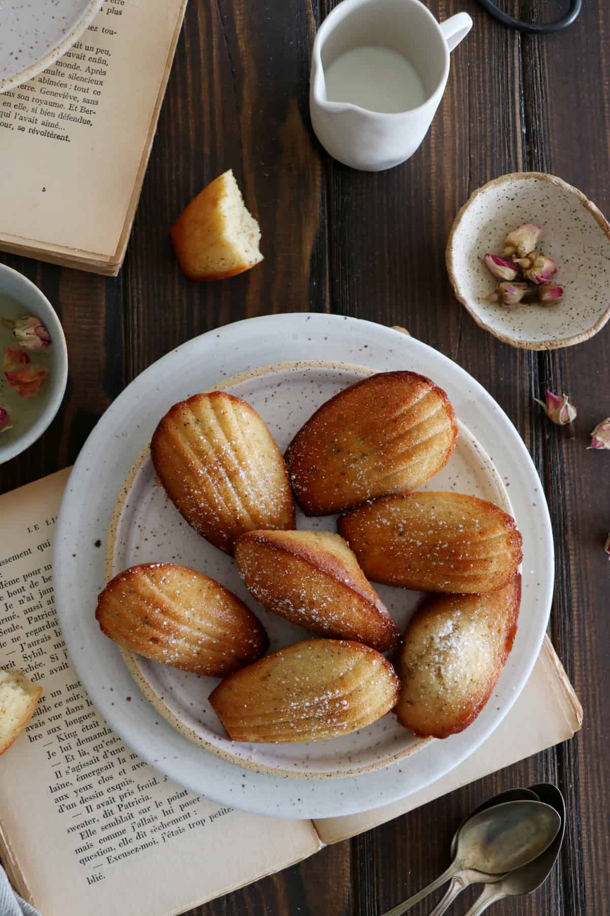 Try this delicious and super easy French pastry; madeleines