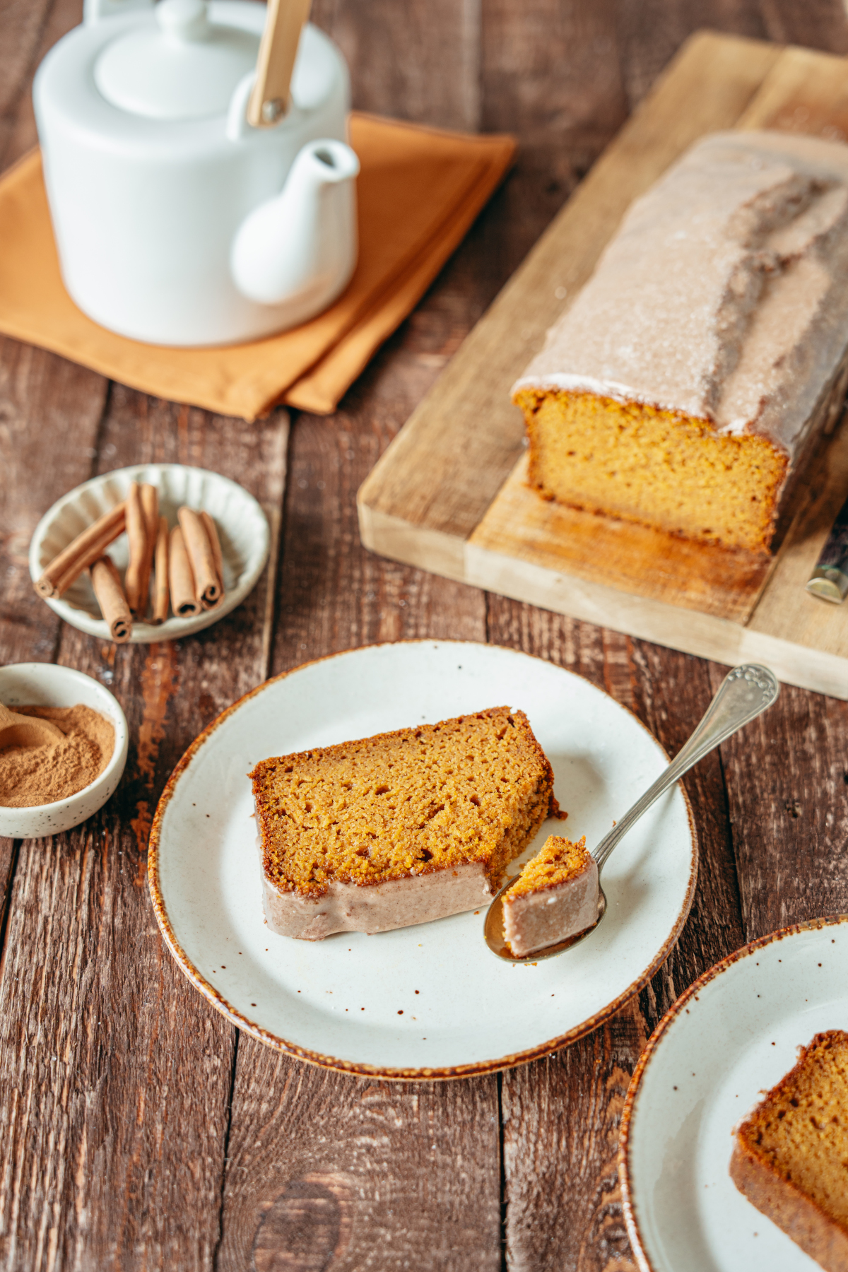 https://www.delscookingtwist.com/wp-content/uploads/2023/11/The-Best-Pumpkin-Bread_2-1.jpg