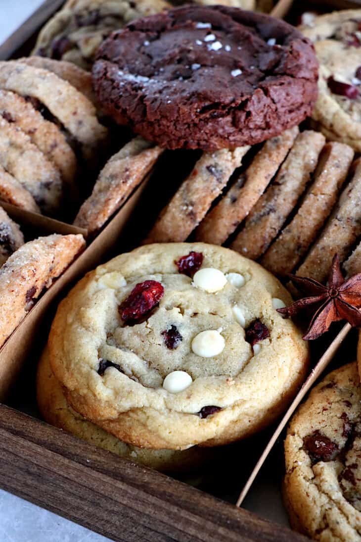 This festive Christmas cookie box is filled with your favorite cookies, ranging from chocolate brownie cookies, shortbread cookies, white chocolate and cranberry cookies, and more.