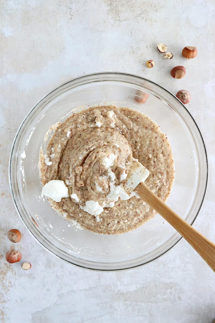 This French hazelnut cake, also called "Creusois", is a specialty prepared with ground hazelnuts and egg whites.