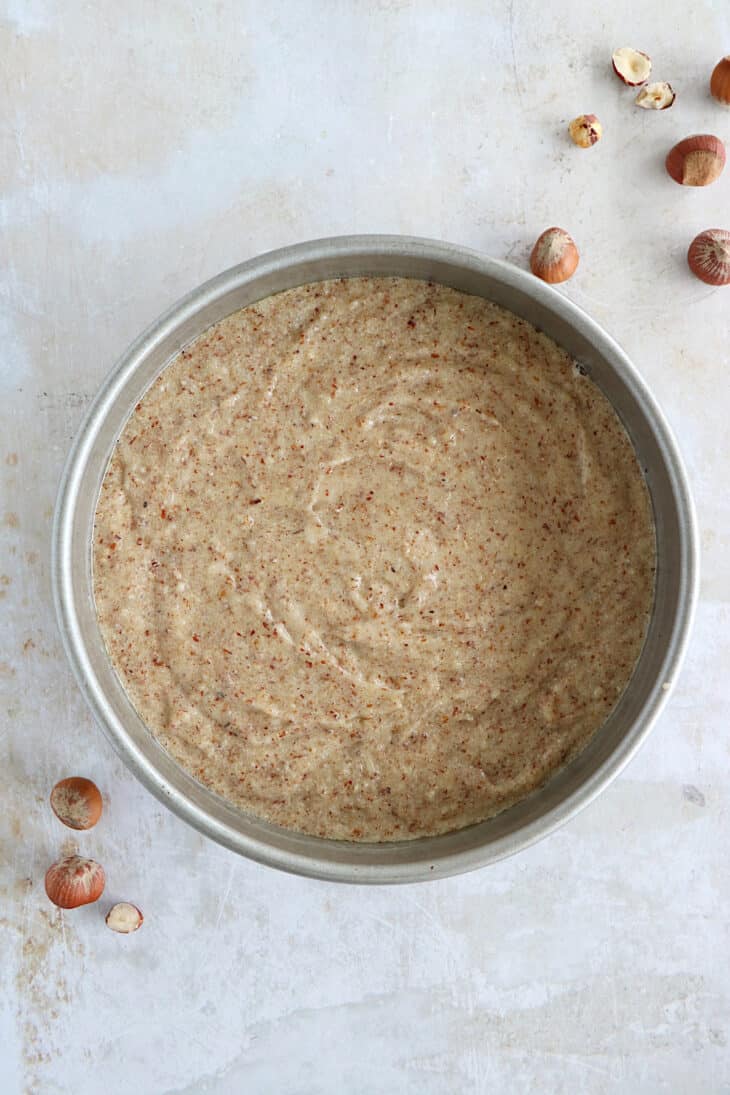 This French hazelnut cake, also called "Creusois", is a specialty prepared with ground hazelnuts and egg whites.