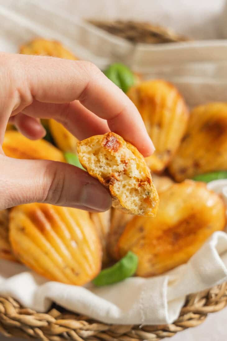 These delicate savory madeleines with goat cheese and sun-dried tomatoes are the perfect little appetizer treat, with a French touch!