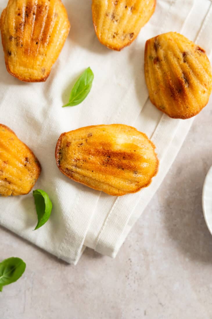 These delicate savory madeleines with goat cheese and sun-dried tomatoes are the perfect little appetizer treat, with a French touch!