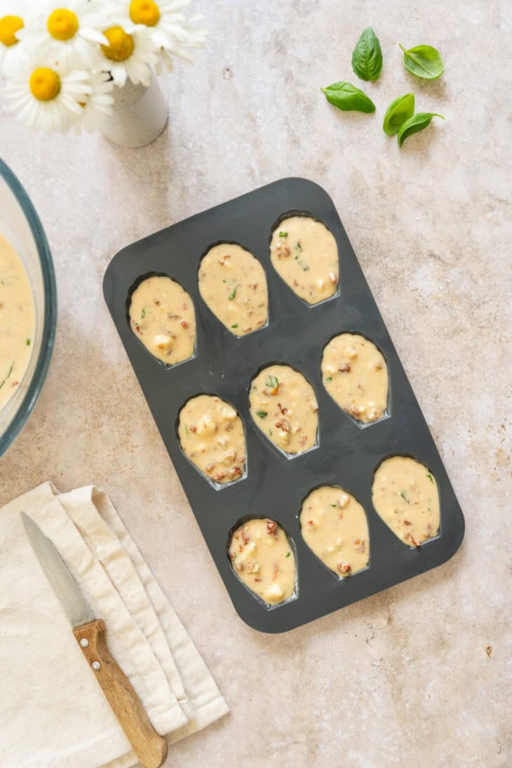 These delicate savory madeleines with goat cheese and sun-dried tomatoes are the perfect little appetizer treat, with a French touch!