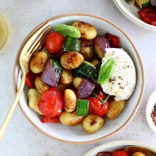 Balsamic roasted vegetable gnocchi with burrata is a simple vegetarian dish, bursting with flavors. Ready in 30 minutes, it is sure to become a family favorite!