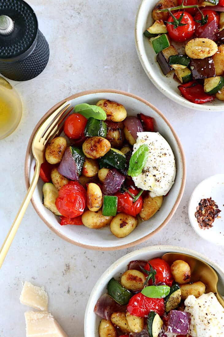 Balsamic roasted vegetable gnocchi with burrata is a simple vegetarian dish, bursting with flavors. Ready in 30 minutes, it is sure to become a family favorite!