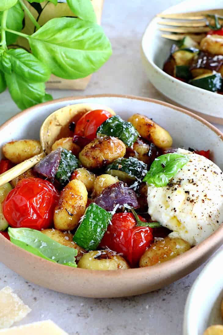 Balsamic roasted vegetable gnocchi with burrata is a simple vegetarian dish, bursting with flavors. Ready in 30 minutes, it is sure to become a family favorite!