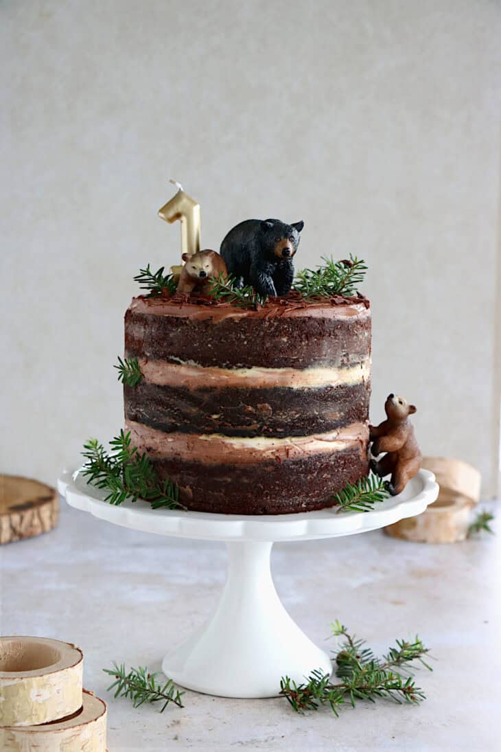 Ce layer cake au chocolat healthy est un fantastique gâteau d'anniversaire réalisé sans farine, sans beurre, et naturellement sucré.