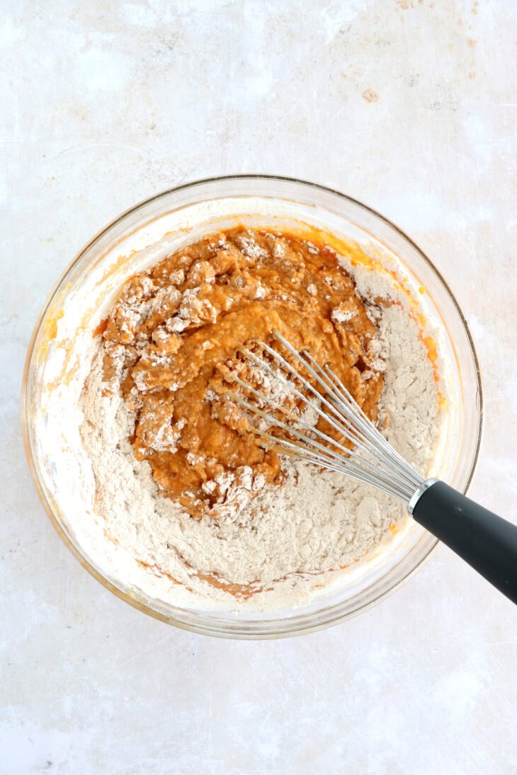 This easy, no-fuss healthy pumpkin cake is moist, tender, lightly sweetened, and loaded with warm and comforting pumpkin flavors.