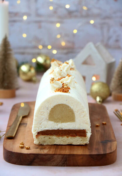 This pear biscoff Christmas log (or bûche de Noël) is an elegant and utterly delicious French dessert for the holidays.