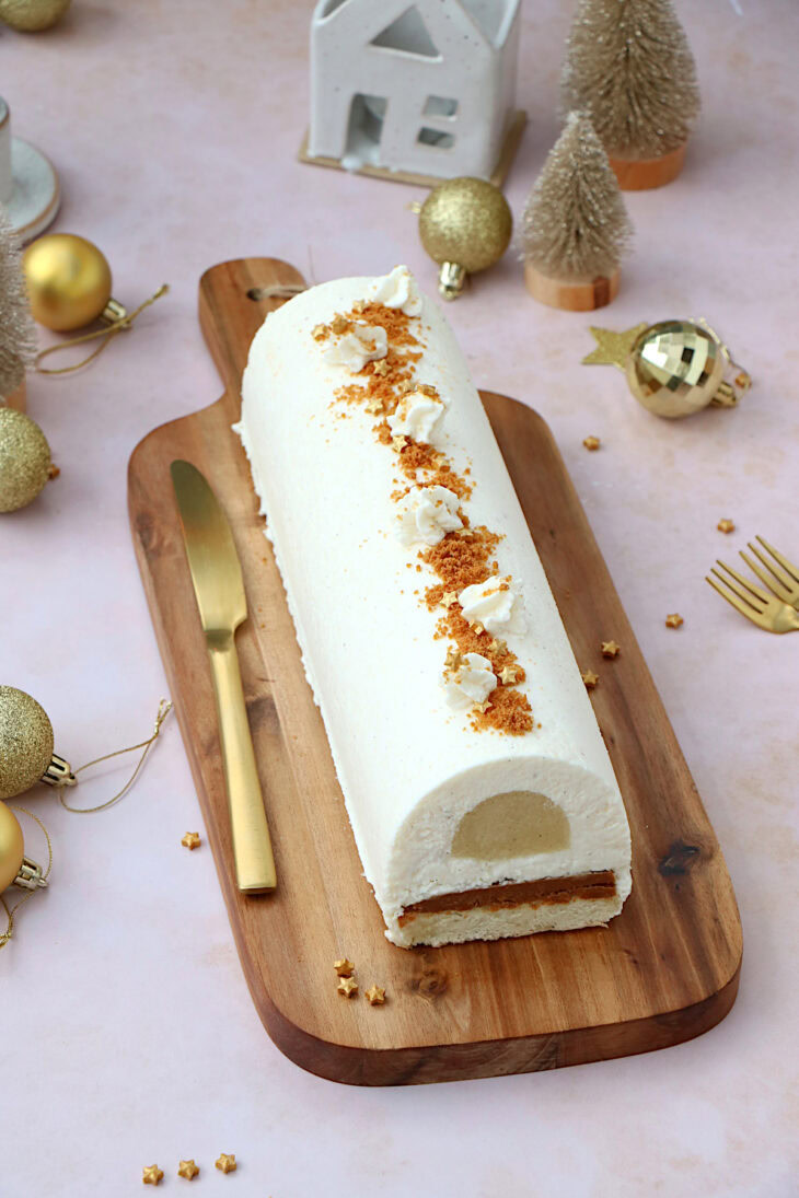 This pear biscoff Christmas log (or bûche de Noël) is an elegant and utterly delicious French dessert for the holidays.