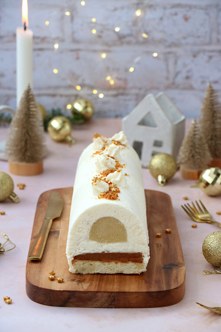 This pear biscoff Christmas log (or bûche de Noël) is an elegant and utterly delicious French dessert for the holidays.