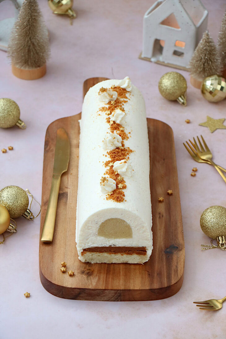 This pear biscoff Christmas log (or bûche de Noël) is an elegant and utterly delicious French dessert for the holidays.