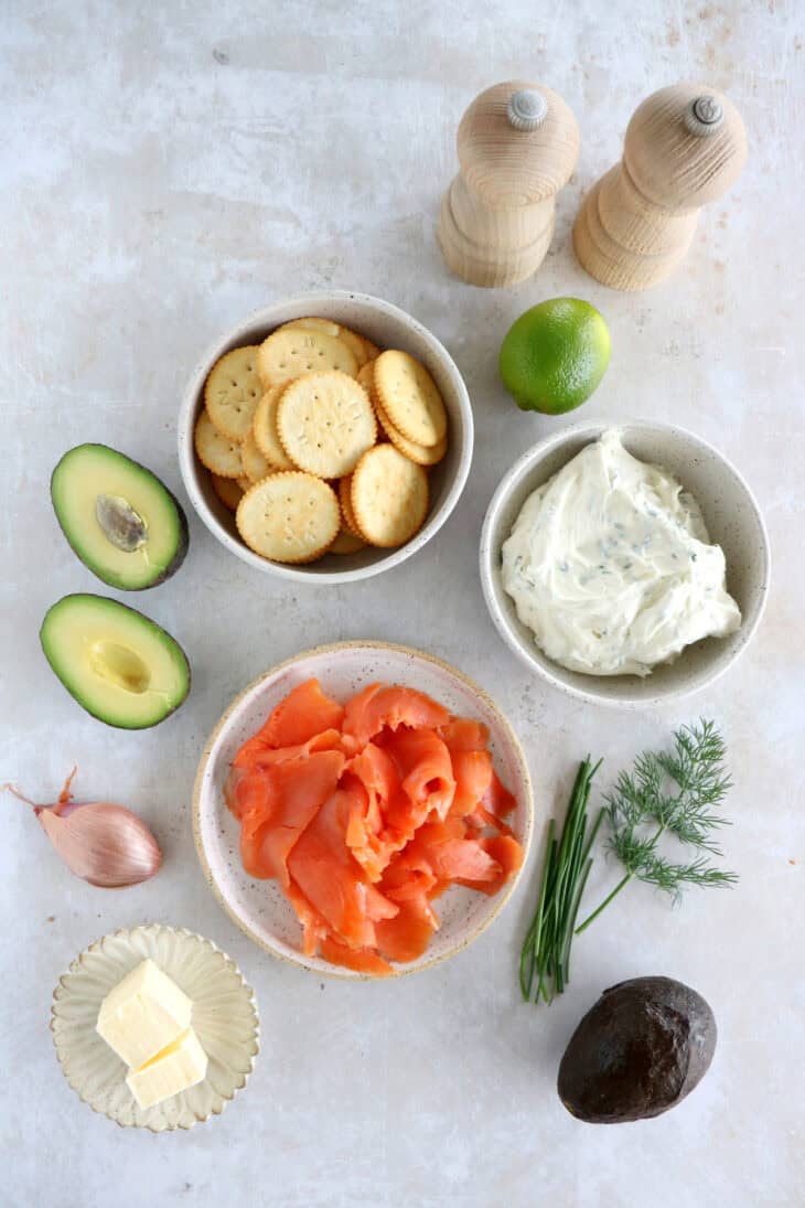 These smoked salmon avocado cheesecake verrines make an elegant no-bake starter or appetizer with a French touch.